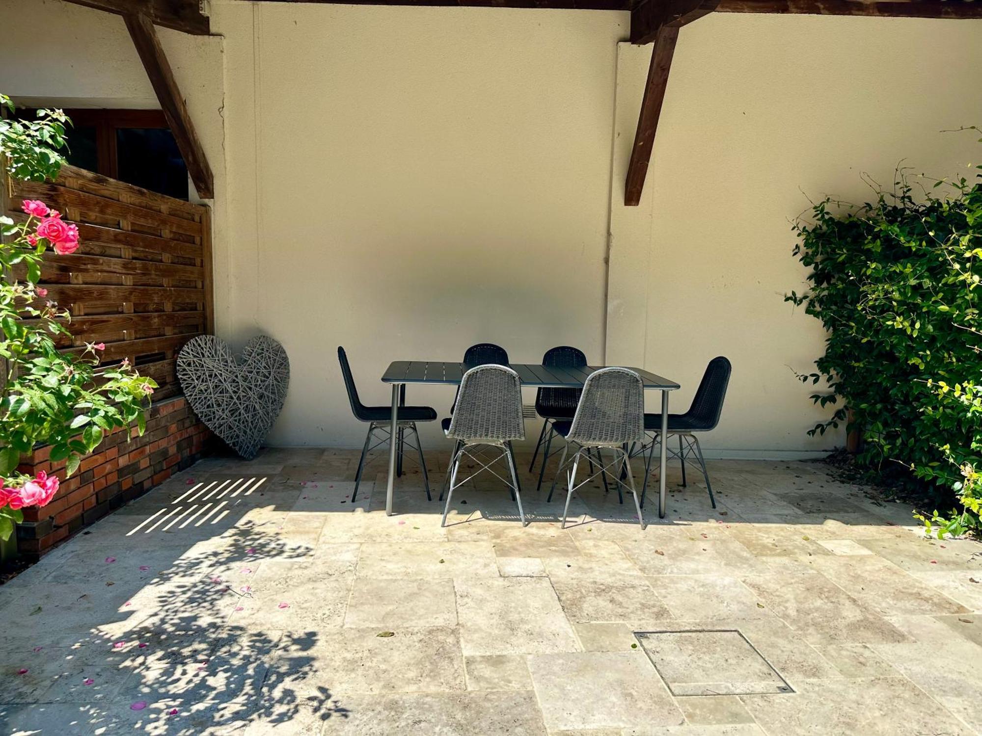 Le Clos Fleuri ชาตีลง-ซูร์-ชาลาโรนน์ ภายนอก รูปภาพ
